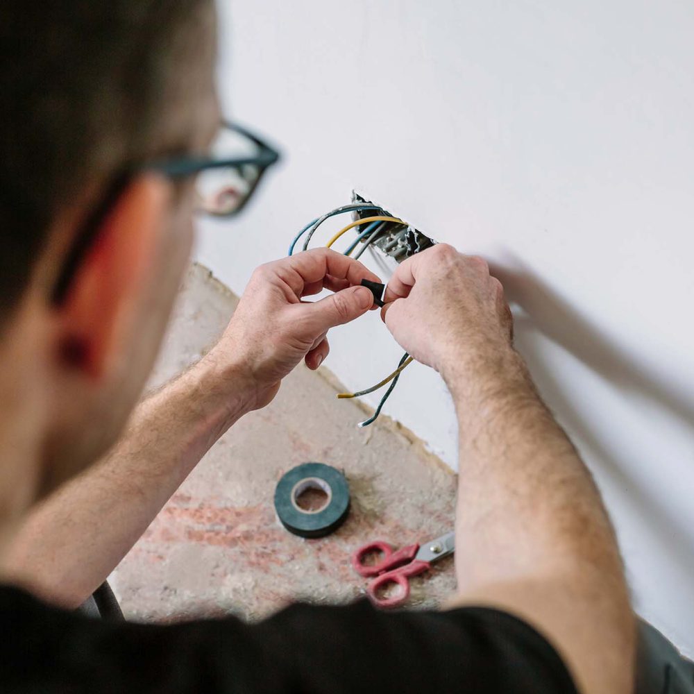 electrician-working-on-the-electrical-installation-MQEQHZE.jpg