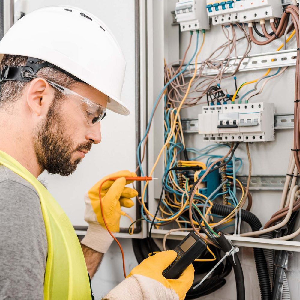 handsome-electrician-checking-electrical-box-with-7AR2Q5N-e1712033663689.jpg